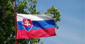 Bratislava closes the D1 to truck transit over 7.5 t – permanent restriction in force